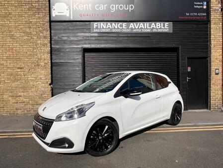 PEUGEOT 208 1.2 PureTech Black Edition